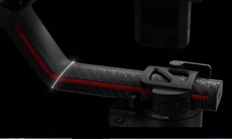 DJI RS 3 Pro chắc chắn với cấu tạo bởi sợi carbon siêu nhẹ