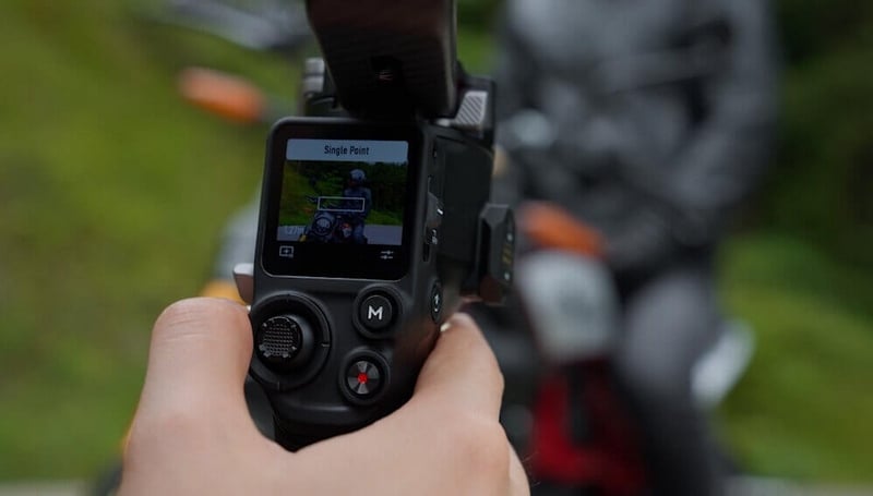 Màn hình OLED cảm ứng màu kích thước 1.8 inch của DJI RS 3 Pro