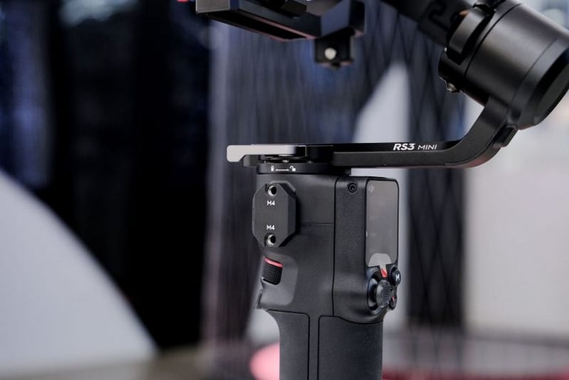 Cổng NATO cho phép bạn kết nối với các thiết bị hỗ trợ khác