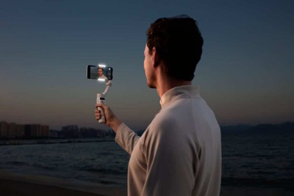 DJI Osmo Mobile 7 không chỉ có các chế độ quay cơ bản mà còn hỗ trợ các tính năng nâng cao như Timelapse, Panorama và DynamicZoom khi kết nối với ứng dụng DJI Mimo