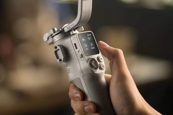 DJI RS4 Mini sở hữu màn hình cảm ứng mới với độ sắc nét cao, thao tác mượt mà và giao diện trực quan hơn