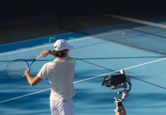 DJI RS 4 Mini cho phép kích hoạt hoặc dừng chế độ theo dõi chỉ với một thao tác đơn giản